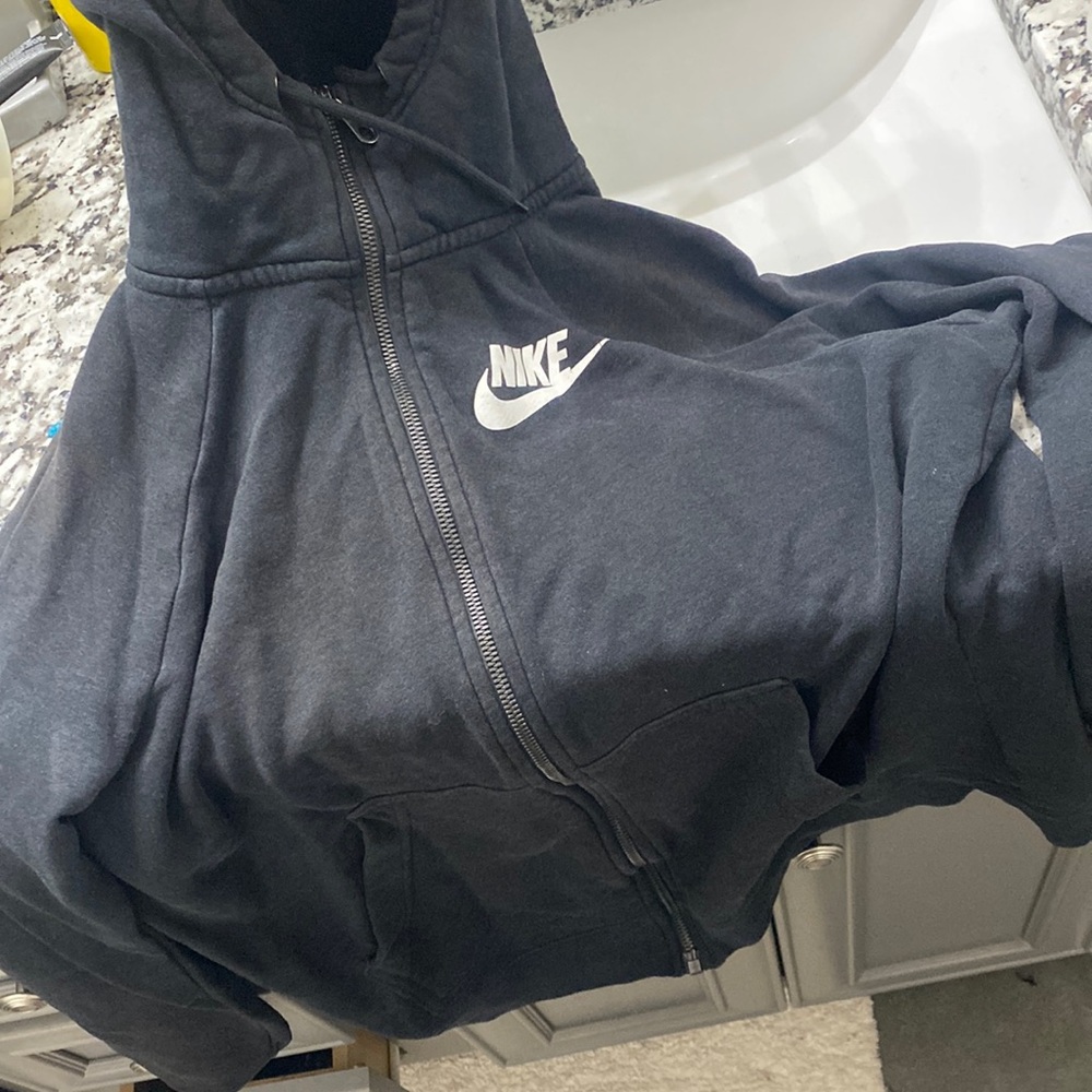 black nike full zip hoodie